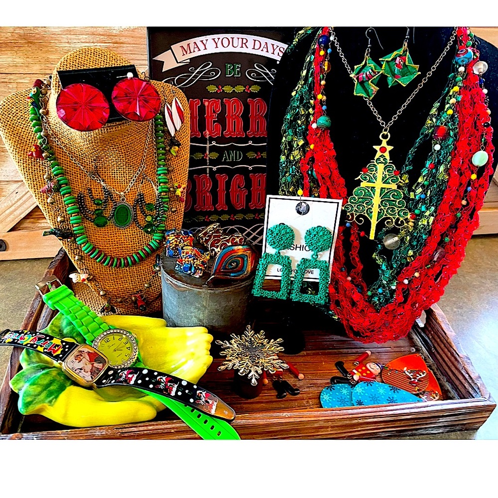 Vintage Christmas Holiday Large Lot of 🎄December Theme Quality Jewelry Bundle🎁🎁